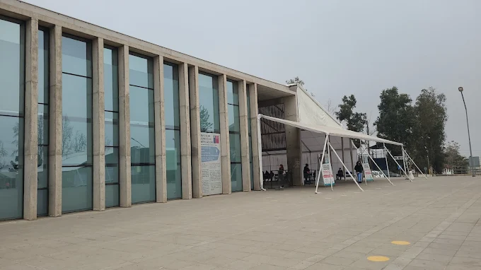 Fachada de la Oficina del Registro Civil en Peñalolen