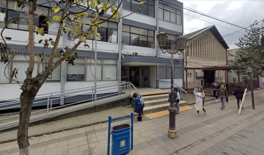 Fachada de la Oficina del Registro Civil en Lota