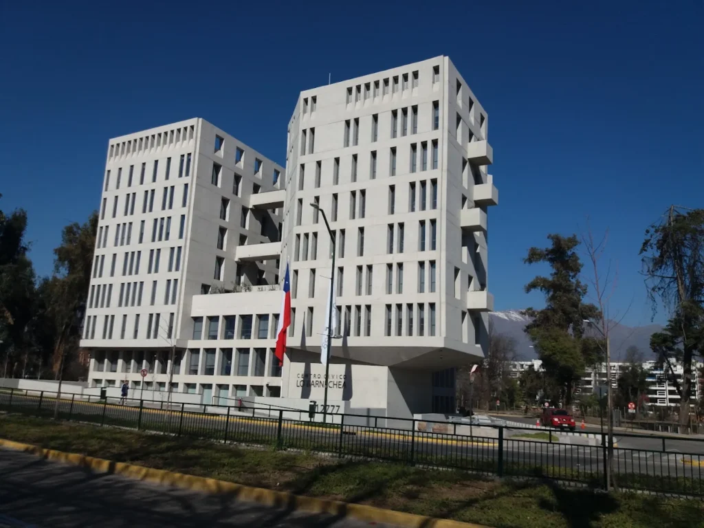 Fachada de la Oficina del Registro Civil en Lo Barnechea
