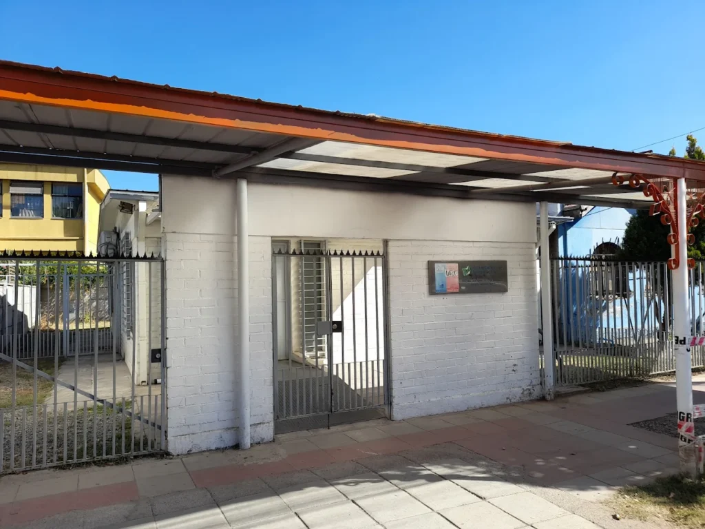 Fachada de la Oficina del Registro Civil en San Francisco de Mostazal